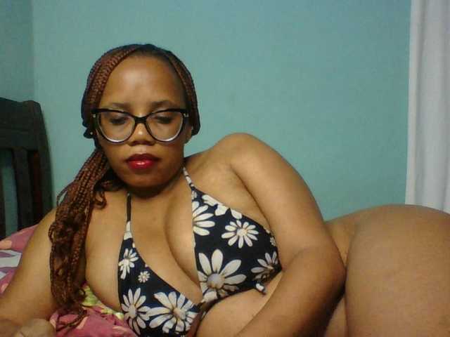 Prettyzari live webcam show