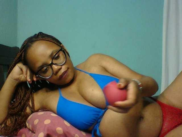 Prettyzari live webcam show