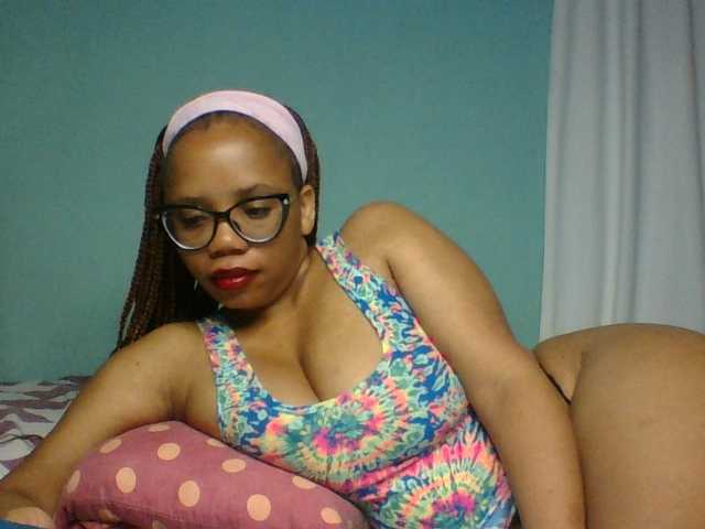 Prettyzari live webcam show