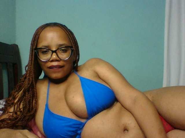 Prettyzari live webcam show