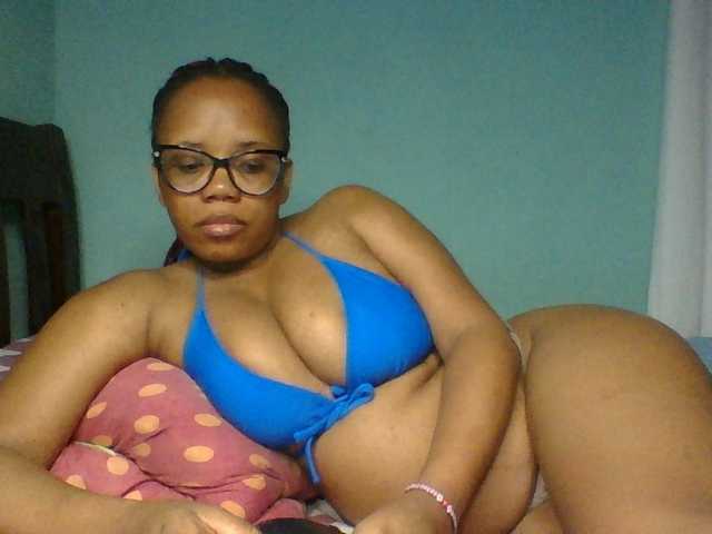 Prettyzari live cam
