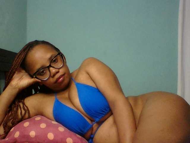 Prettyzari live webcam show