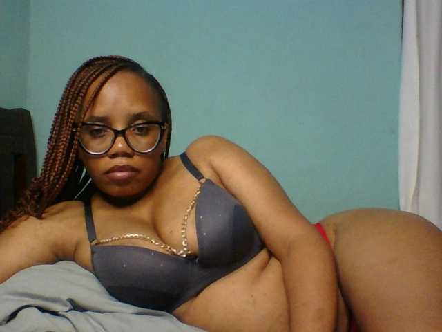 Prettyzari live webcam show