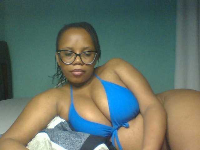 Prettyzari, en directo ahora en BongaCams