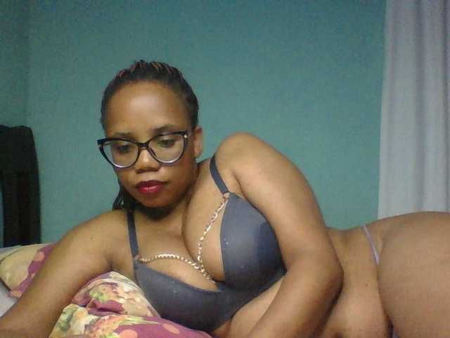 Prettyzari live webcam show