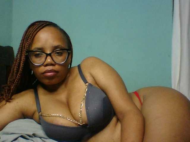 Prettyzari live webcam show