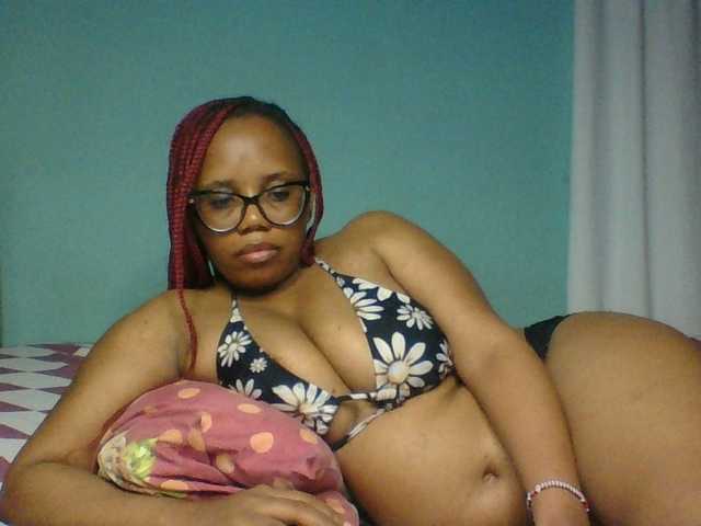 Prettyzari — live female cam