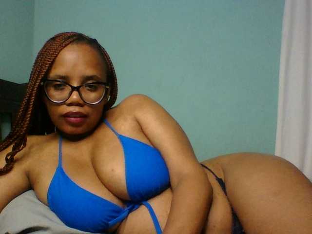 Prettyzari live webcam show