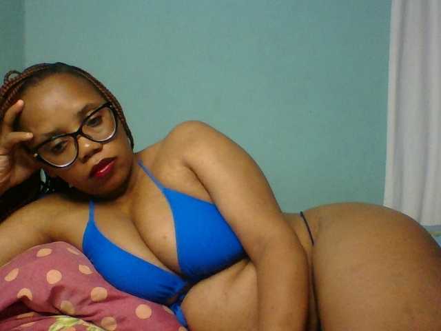 Prettyzari live webcam show
