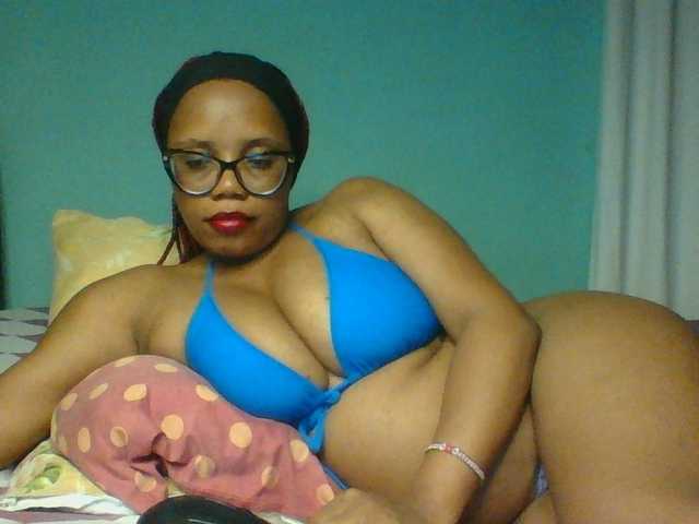 Prettyzari live cam preview