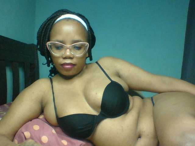 Prettyzari live cam on UnifiedCams