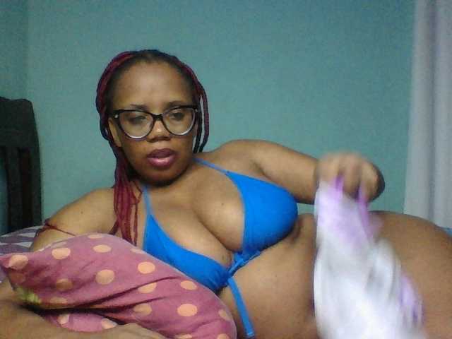 Prettyzari live cam preview