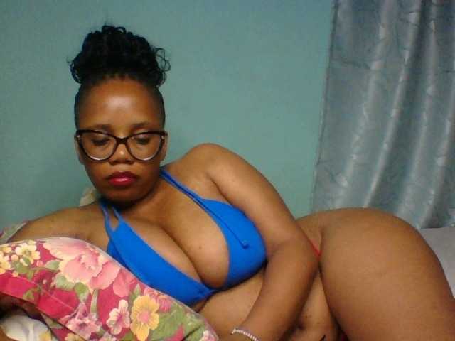 Prettyzari live cam preview