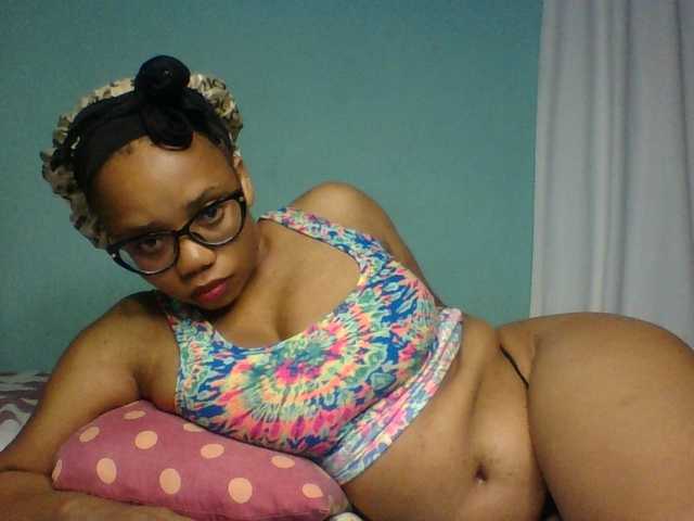 Prettyzari live webcam show