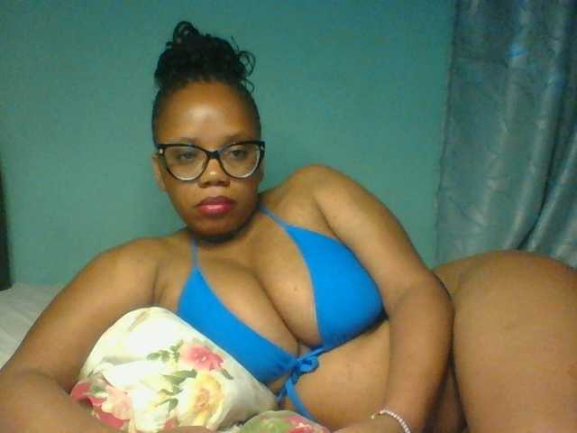 Prettyzari live cam on BongaCams