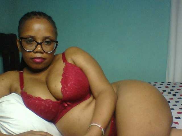 Prettyzari live cam on BongaCams