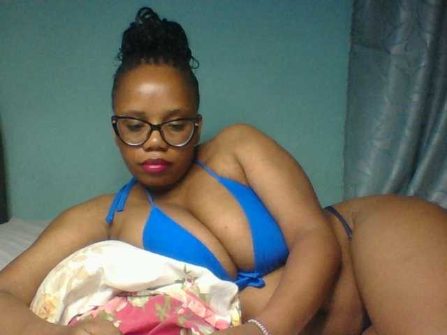Prettyzari live cam preview