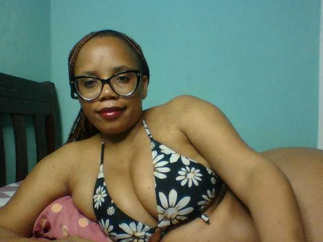 Prettyzari live webcam show