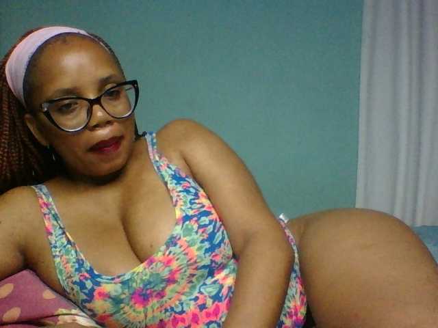 Prettyzari live webcam show