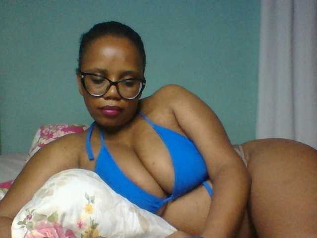 Prettyzari live cam preview