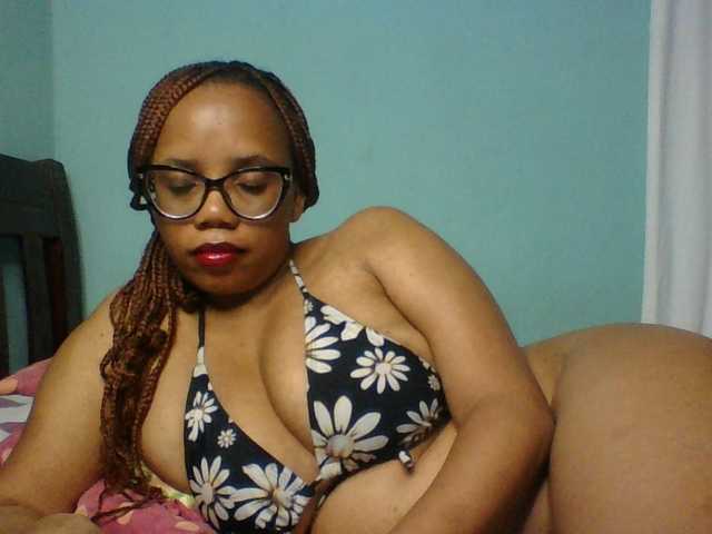 Prettyzari live webcam show