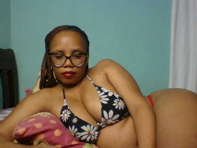 Prettyzari live webcam show