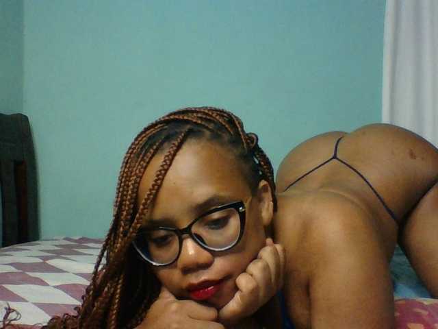 Prettyzari live webcam show