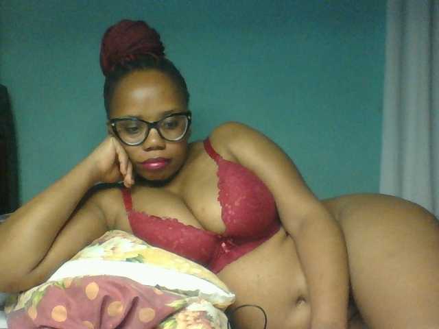 Prettyzari live cam on BongaCams