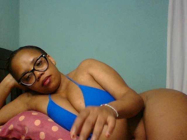 Prettyzari live webcam show