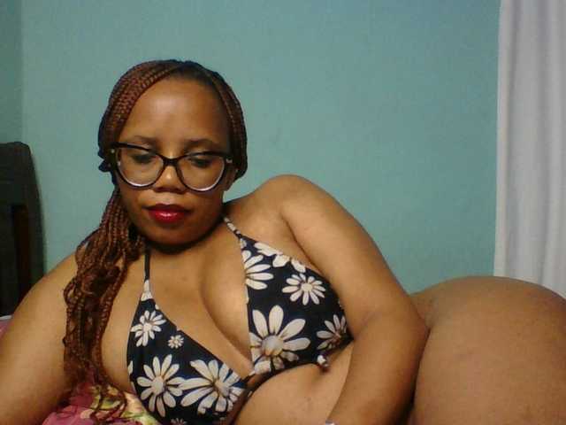 Prettyzari live webcam show