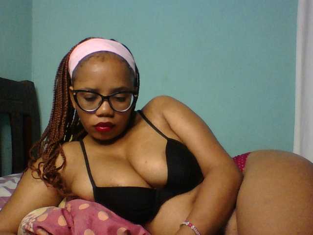 Prettyzari live webcam show