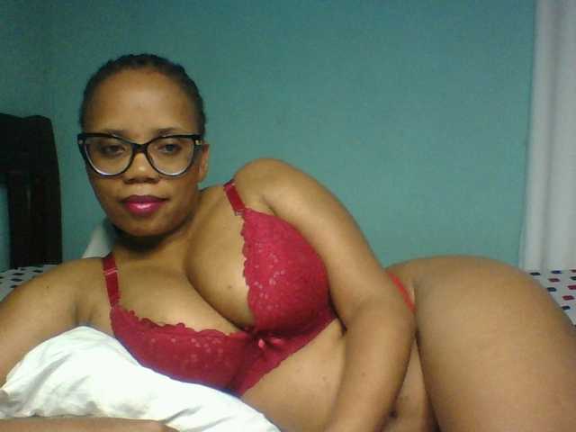 Prettyzari live cam on BongaCams