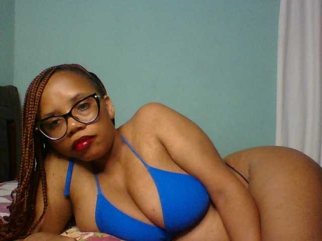 Prettyzari live webcam show