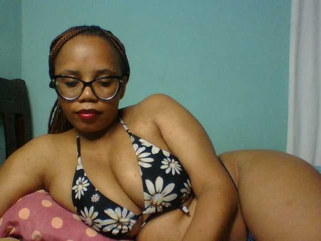 Prettyzari live webcam show