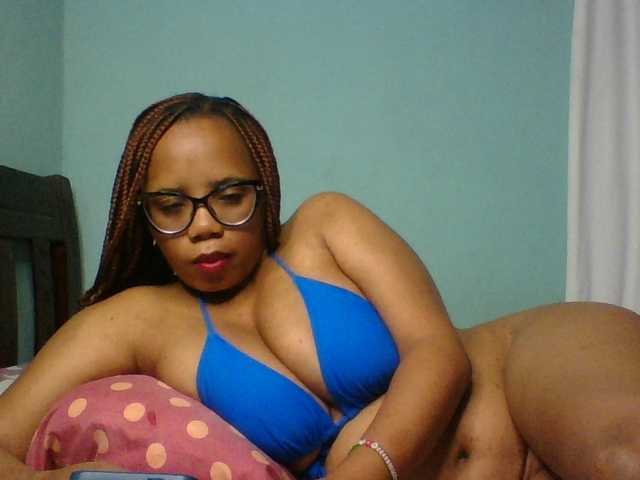 Prettyzari live webcam show