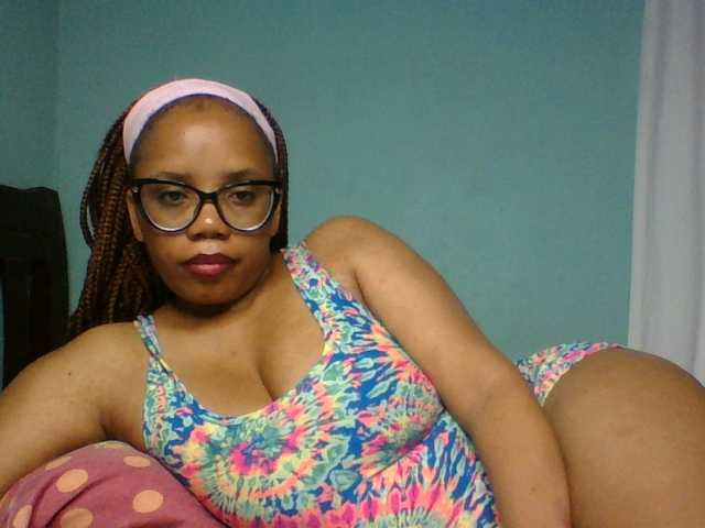 Prettyzari live webcam show