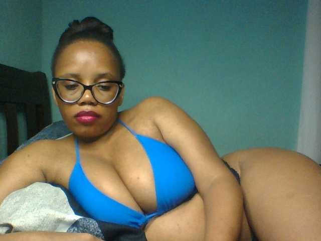 Prettyzari webcam bongacams model stream image