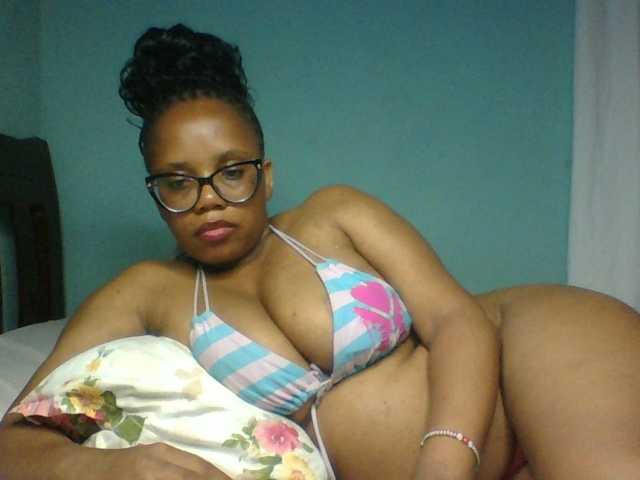 Prettyzari live cam preview