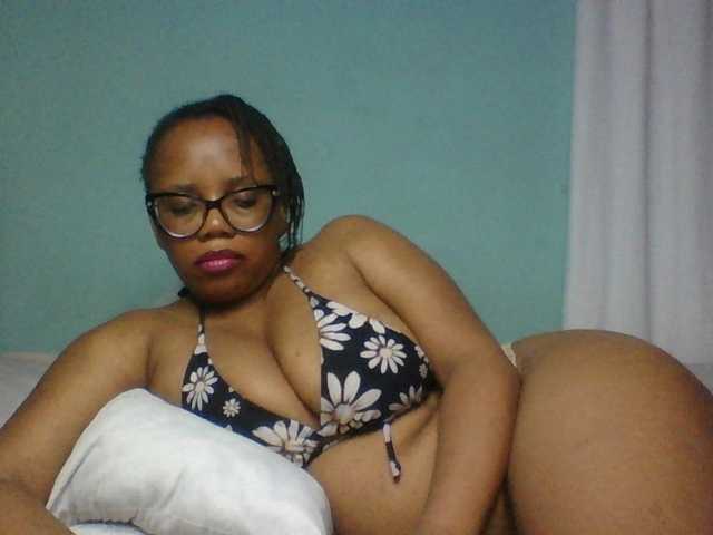 Prettyzari, en vivo ahora en BongaCams