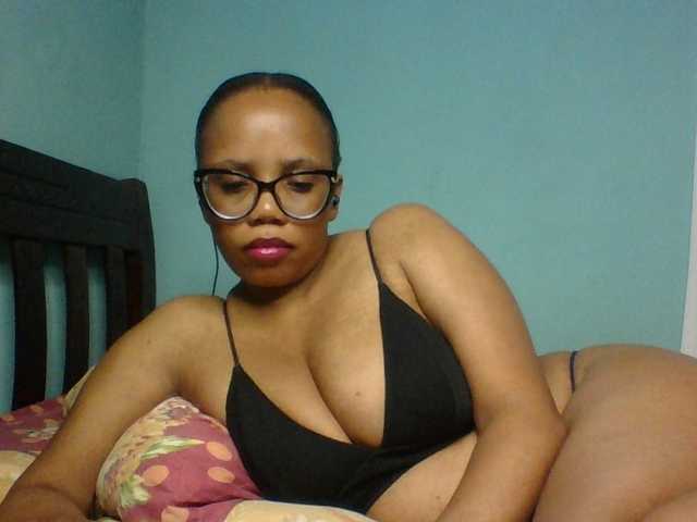 Prettyzari live cam on UnifiedCams