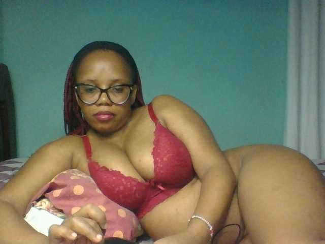 Prettyzari live cam on BongaCams