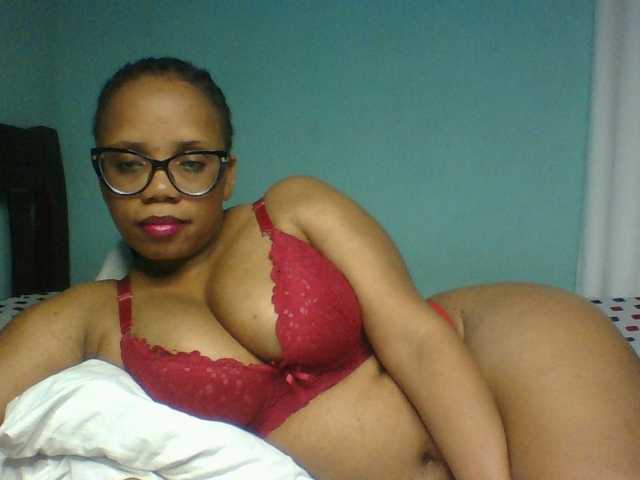Prettyzari live cam on BongaCams