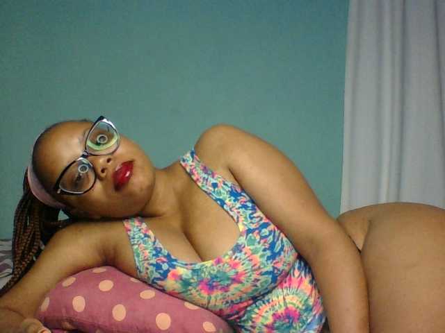 Prettyzari live webcam show