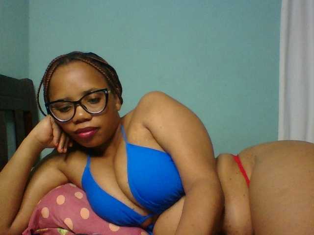 Prettyzari live webcam show