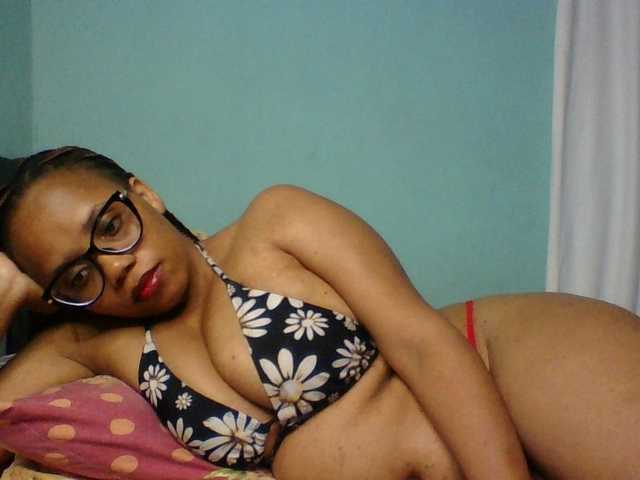 Prettyzari live webcam show
