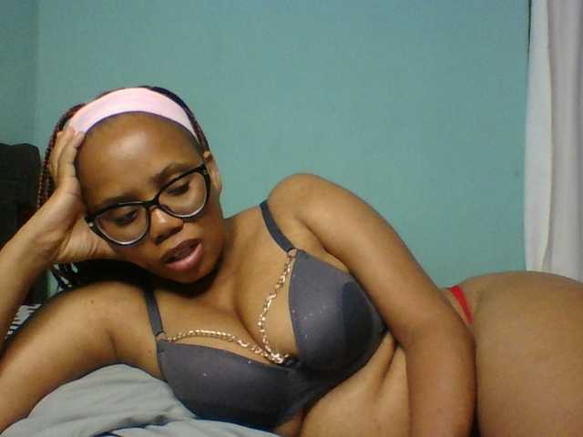 Prettyzari live webcam show