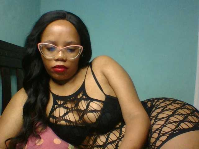 Prettyzari live cam on UnifiedCams