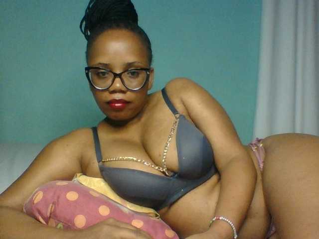 Prettyzari live stream preview