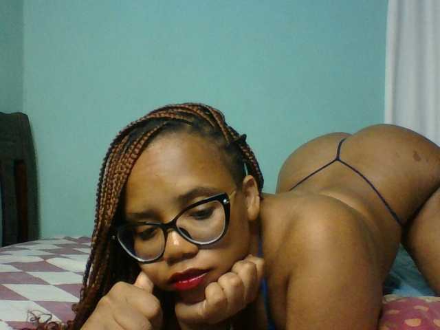 Prettyzari live webcam show