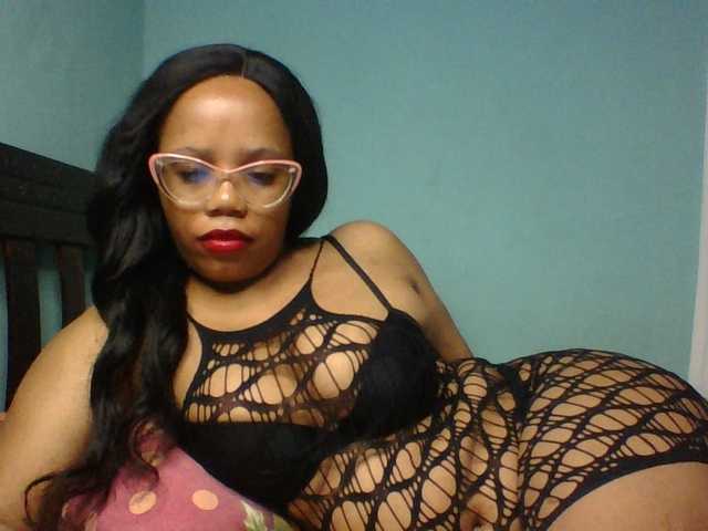 Prettyzari live cam on UnifiedCams